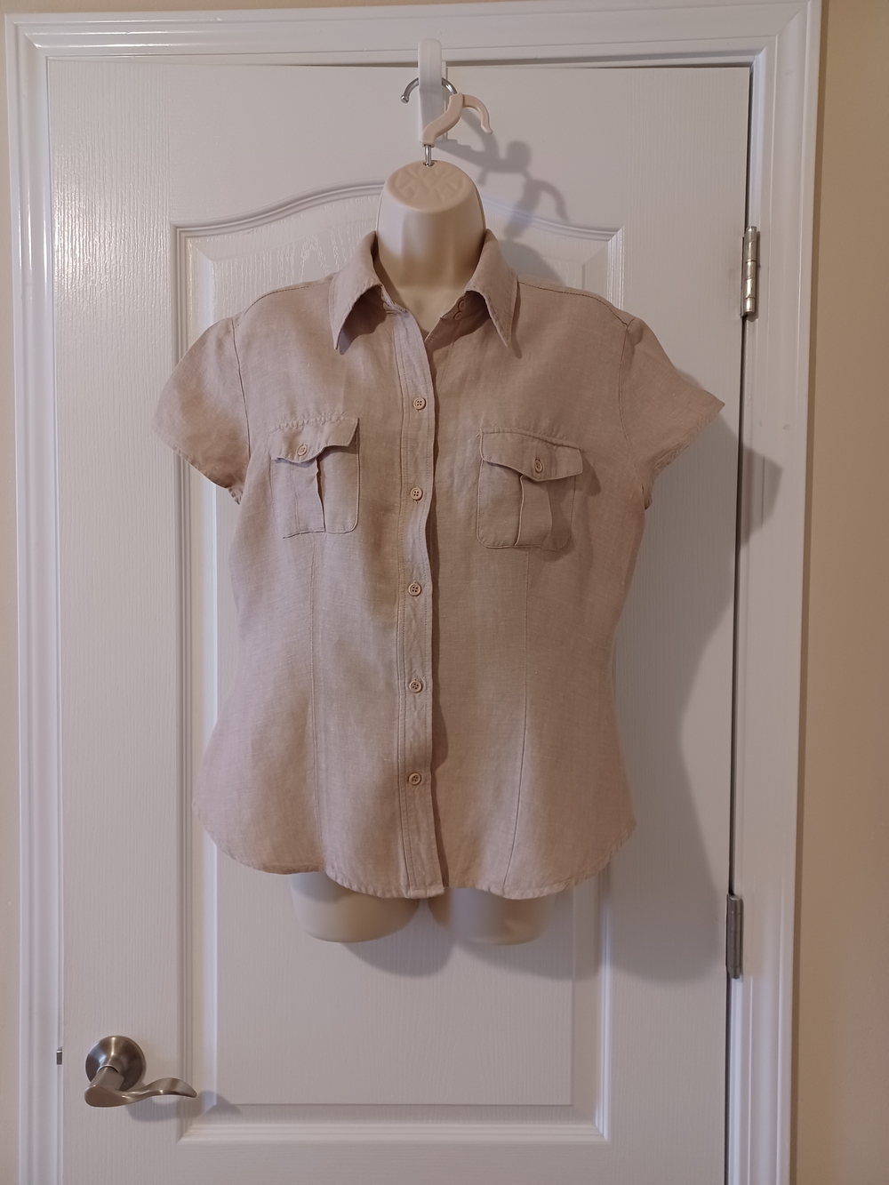 New York & Company Light Beige Short Sleeve Button-Down Shirt